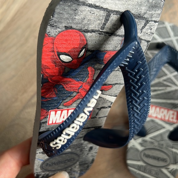 HAVAIANAS Spider-Man Flip Flops - Picture 3 of 4